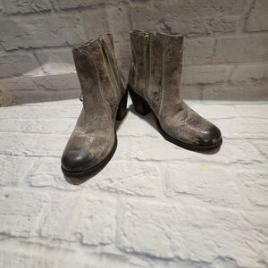 Diba True Jeez Louise lace detail size 6.5 boot